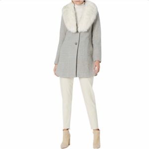 ‼️PRICE DROP☄️T TAHARI Olivia Plaid Coat with faux fur collar Size Large